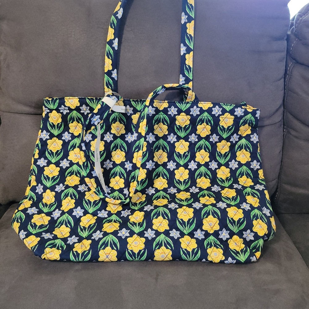 VERA BRADLEY Original Large Zip Tote Daffodils